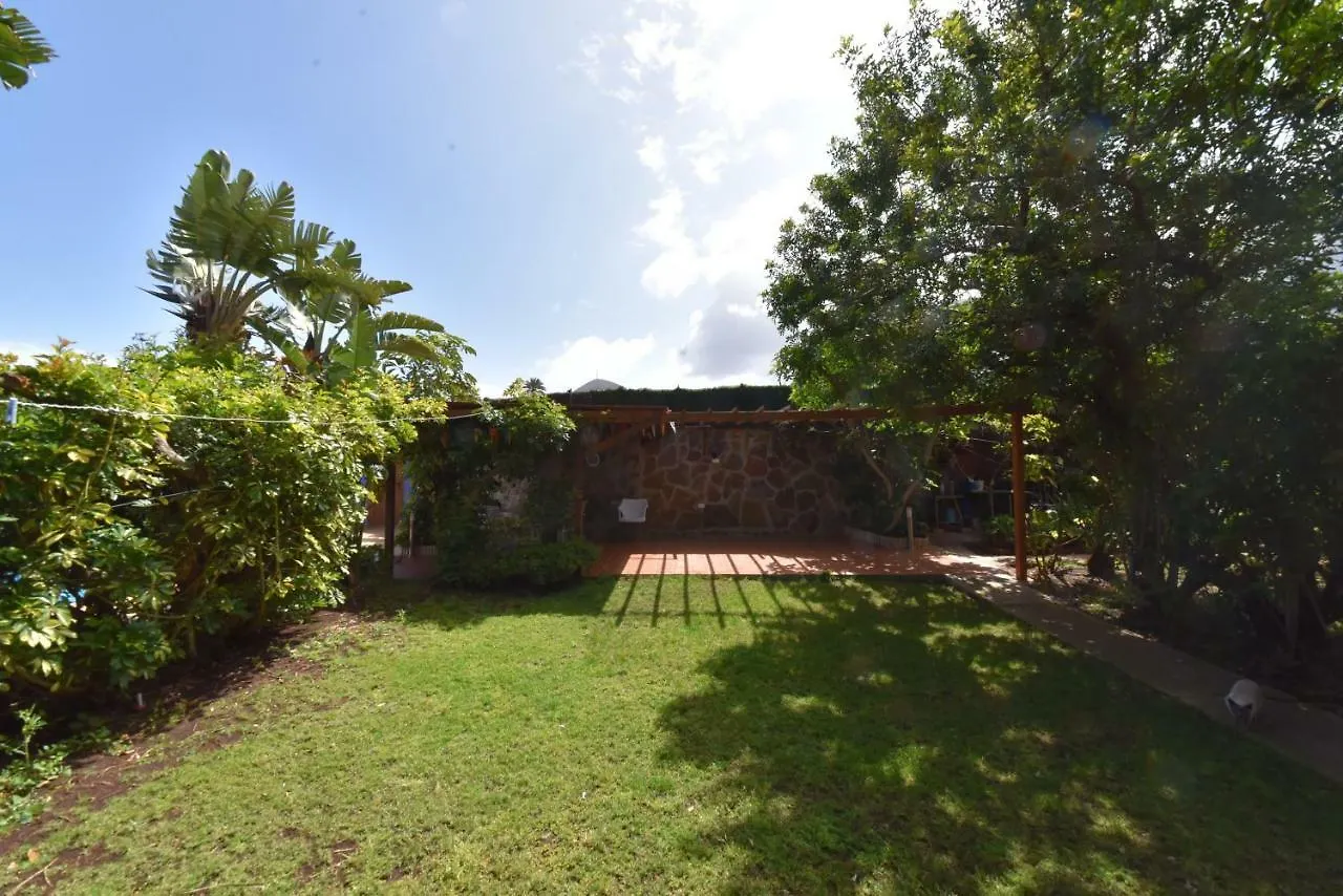 Villa Tonelero piscina privada climatizada y jardín Gáldar España